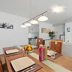 2-Zimmer Wohnung, Im Zentrum, Garage, Terrasse