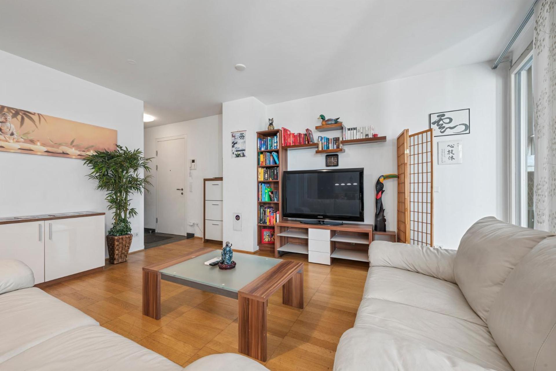 2-zimmer Wohnung, Im Zentrum, Garage, Terrasse *