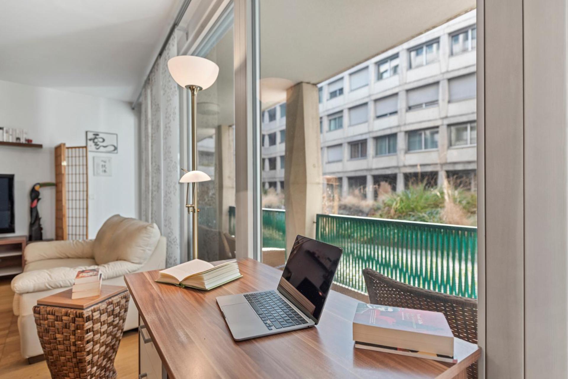 2-zimmer Wohnung, Im Zentrum, Garage, Terrasse *