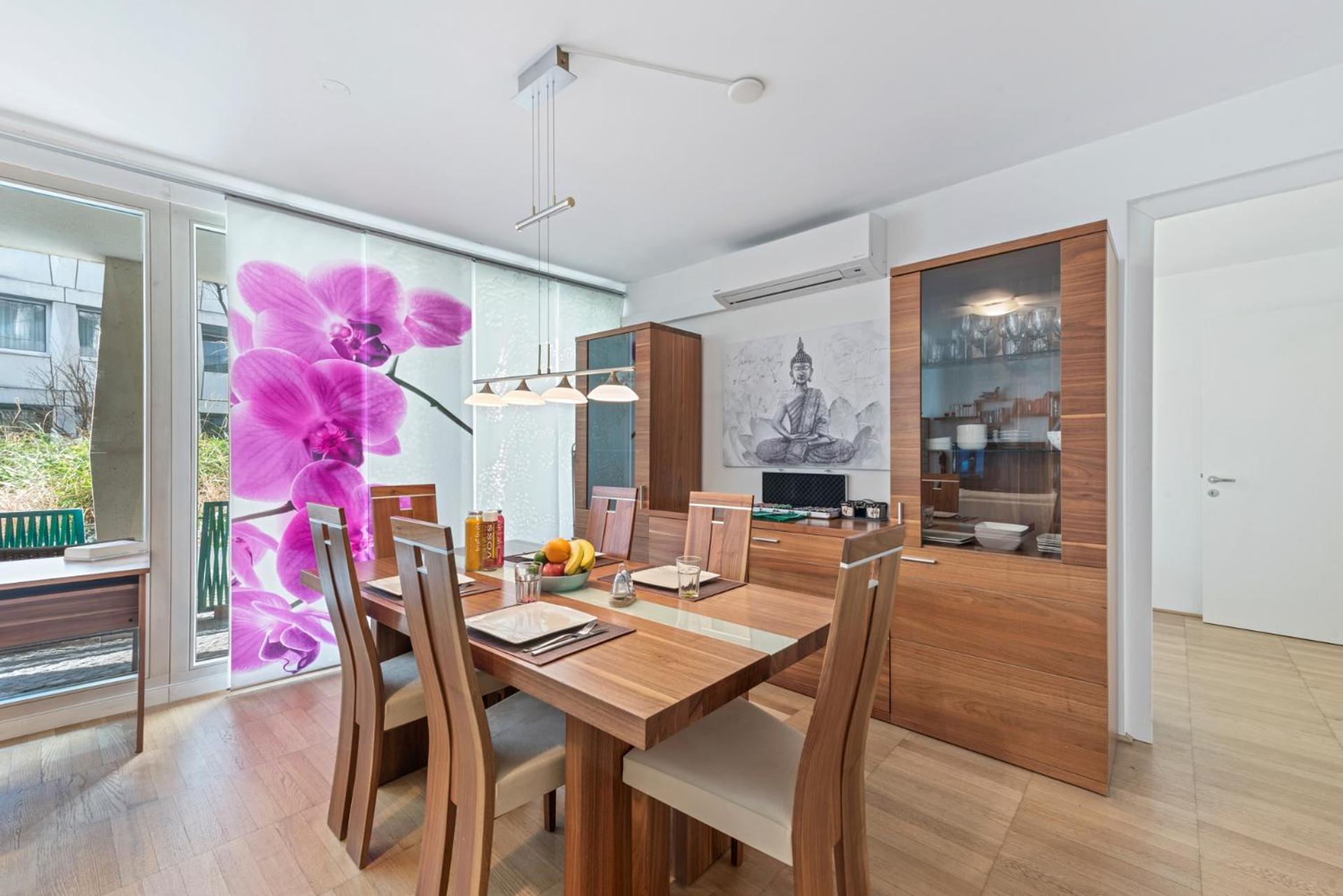 2-zimmer Wohnung, Im Zentrum, Garage, Terrasse Wien