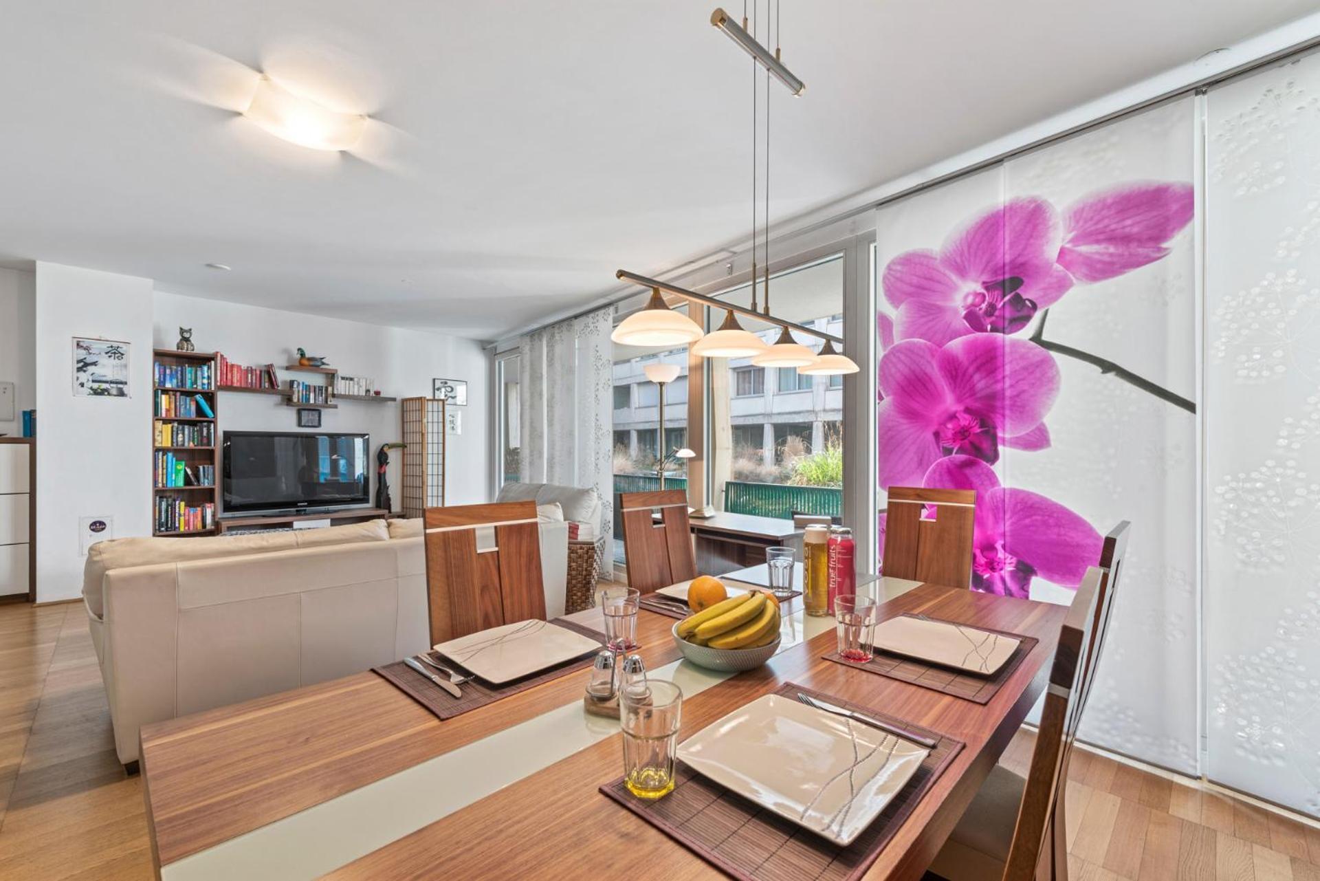 2-zimmer Wohnung, Im Zentrum, Garage, Terrasse Apartment