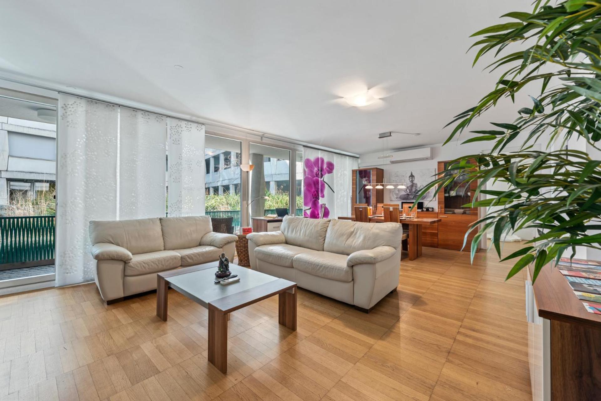Apartment 2-zimmer Wohnung, Im Zentrum, Garage, Terrasse *