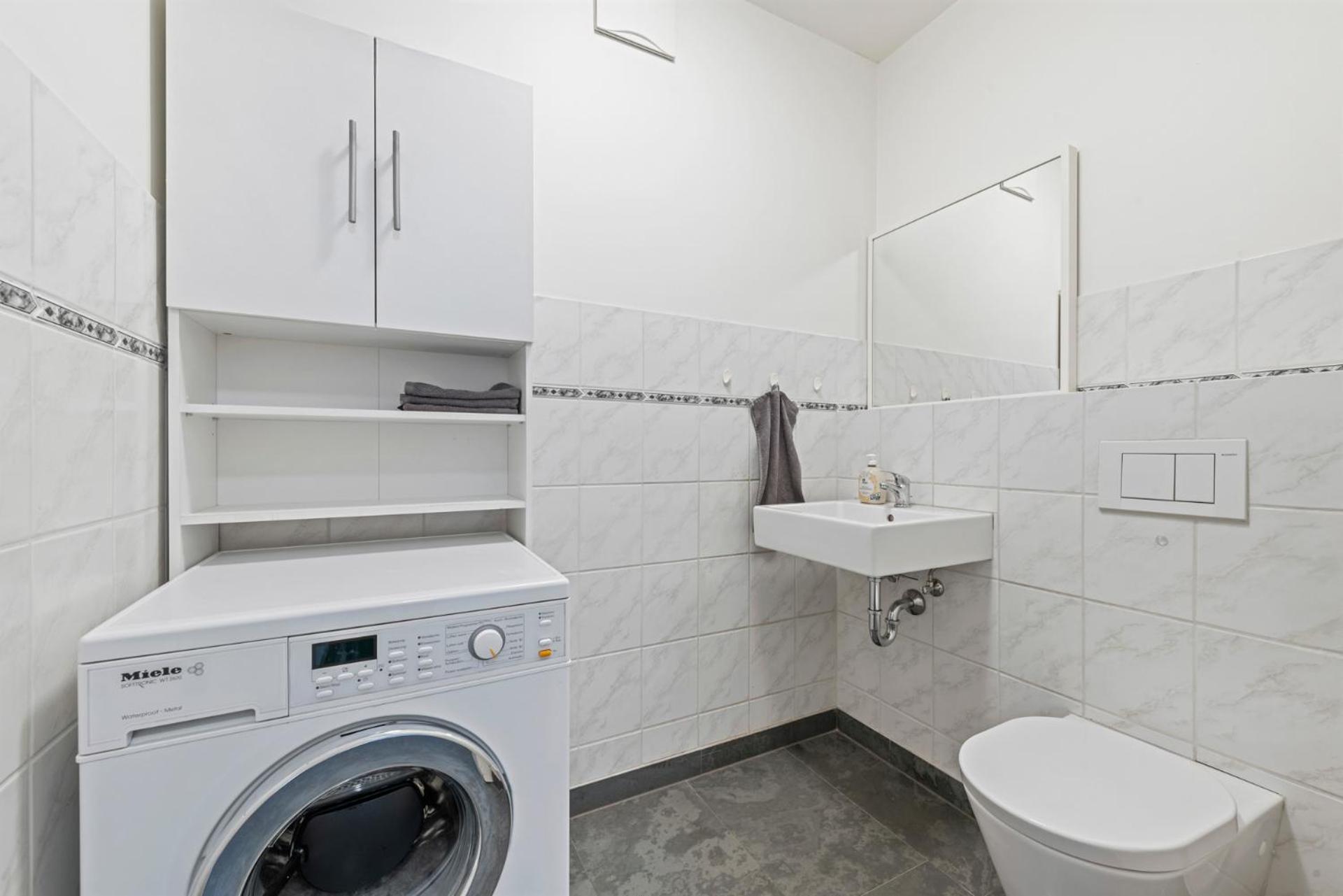 Apartment 2-zimmer Wohnung, Im Zentrum, Garage, Terrasse *