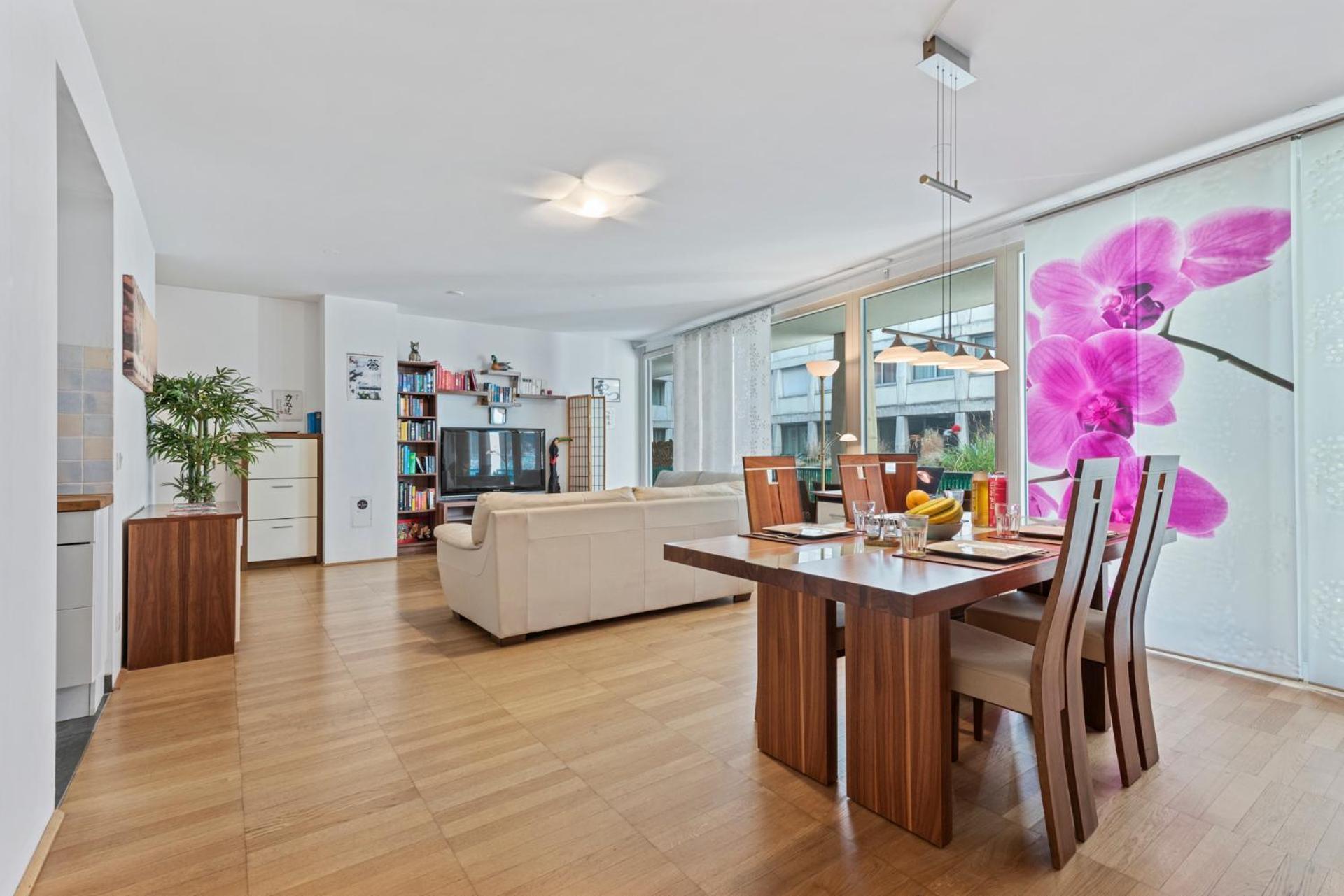 2-zimmer Wohnung, Im Zentrum, Garage, Terrasse Apartment *